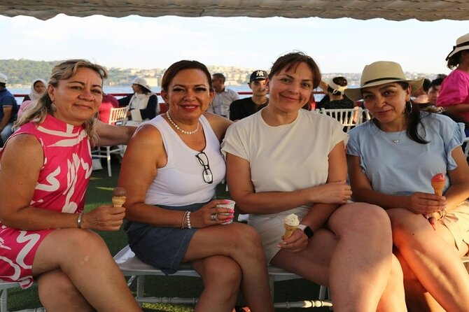 2 Hours Bosphorus Cruise Boat Tour in Istanbul - Hagia Sophia, Topkapı Palace, and Galata Tower from the water