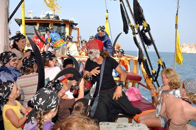 Alanya All Inclusive Pirate Boat Trip With Hotel Transfer - Lunch is simple, filling, and included