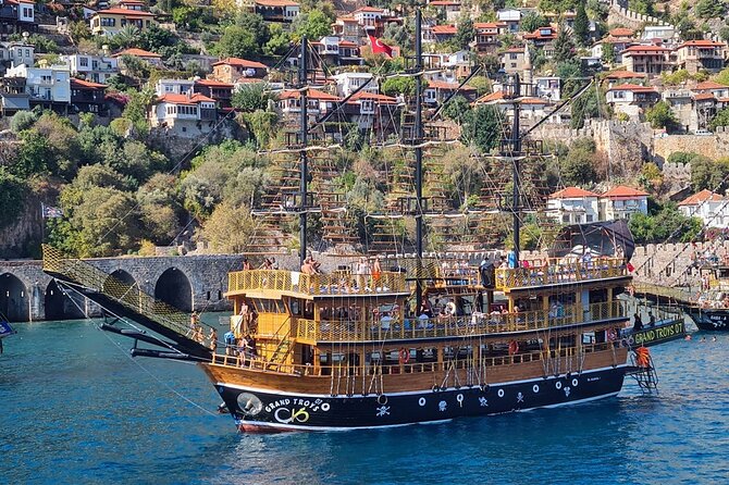 Alanya All Inclusive Pirate Boat Trip With Hotel Transfer - Coastal views, caves, and the Alanya shoreline