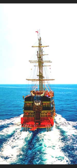 Alanya: Biggest Pirate Boat Tour with Soft Drinks and Lunch - Lunch and a longer pause at Ulaş Bay