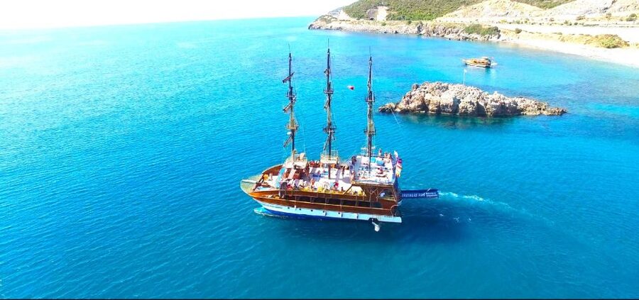 Alanya: Catamaran Boat Trip with Sunbathing and Swimming - Seeing Pirates, Lovers, and Phosphorus Caves