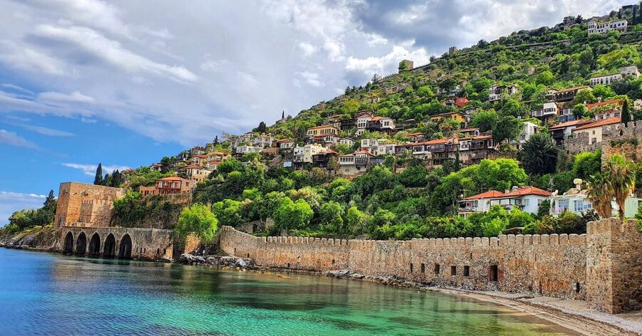 Alanya: Catamaran Boat Trip with Sunbathing and Swimming - Lunch, soft drinks, and the onboard setup