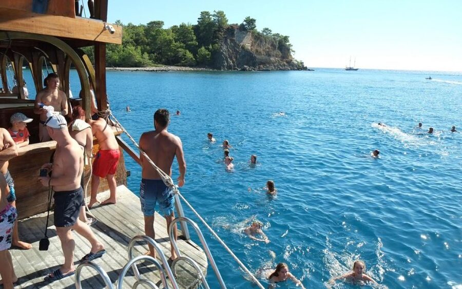 Alanya: Catamaran Boat Trip with Sunbathing and Swimming - Devil’s Cave and a possible dolphin sighting