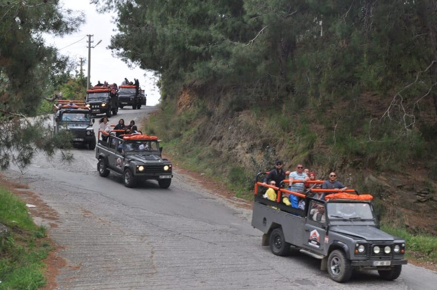 Alanya: Dim River, Dim Cave, and Kestel Jeep Tour with Lunch - Kestel village life, flatbread, school, and mosque
