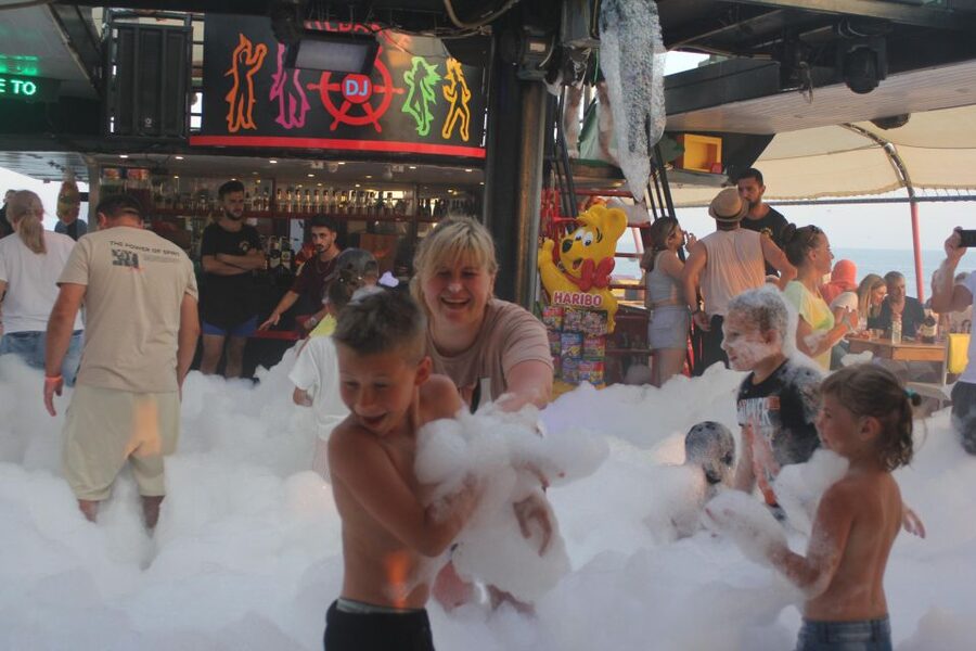 Alanya: Evening Jeep Tour with Sunset Boat Trip and Dinner - What the entertainment says about the experience