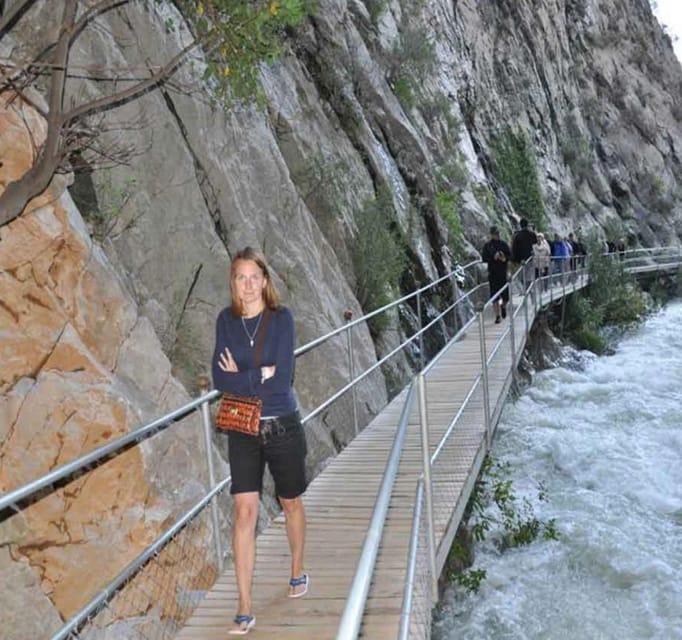 Alanya: Jeep Safari and Sapadere Canyon Tour with Lunch - Sapadere village and the souvenir stop