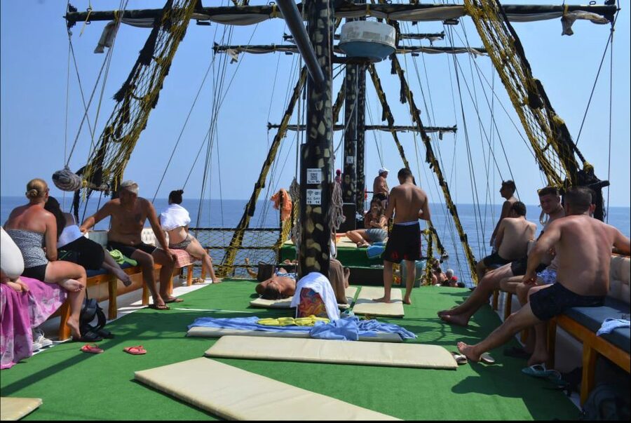 Alanya: Pirate Boat Tour w/ BBQ & Foam Party - A pirate boat day around Alanya’s peninsula