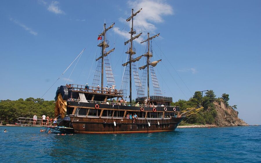 Alanya: Pirate Boat Tour with Unlimited Soft Drinks & Lunch - Key points to know before booking