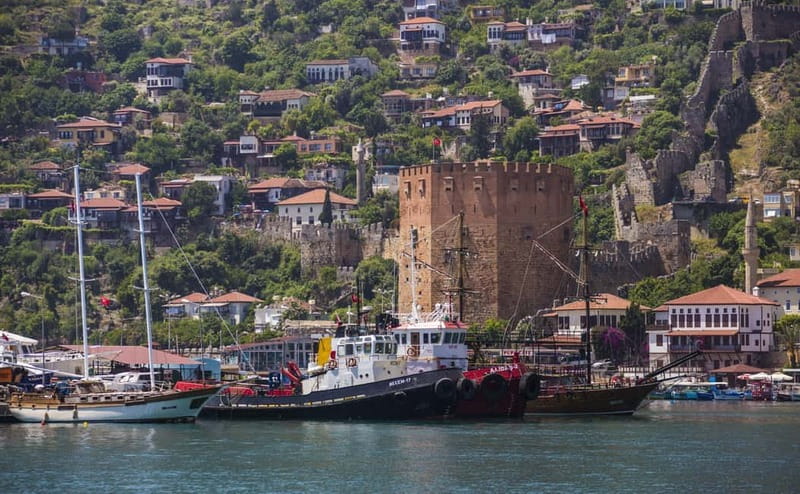 Alanya: Pirate Boat Trip with Meal, Drinks and Pickup Option - Foam, music, and the family party
