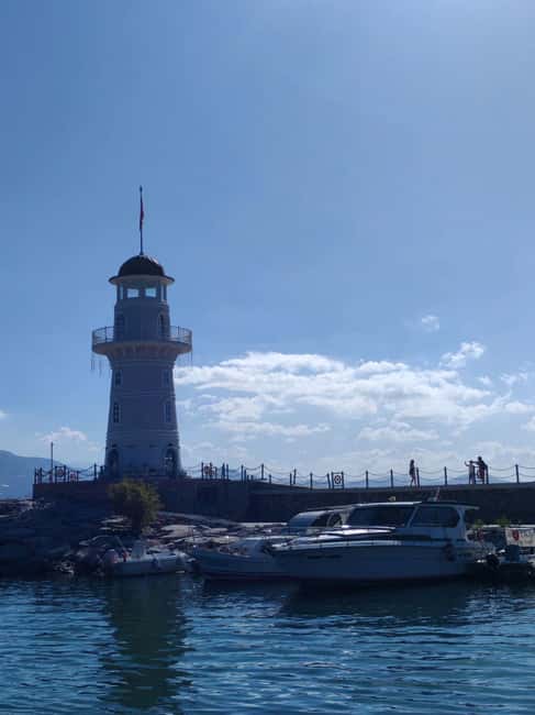 Alanya: Pirate Boat with Lunch and Unlimited Drinks - The foam party and crew entertainment