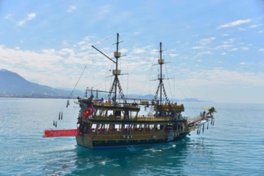 Alanya: Pirate Ship Cruise with Food and Swimming Stops - The foam party and the ride back