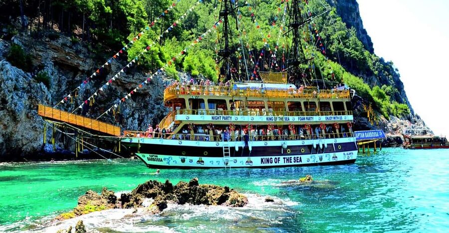 Alanya: Pirates Boat Trip with Lunch and Hotel Pickup - Key points at a glance