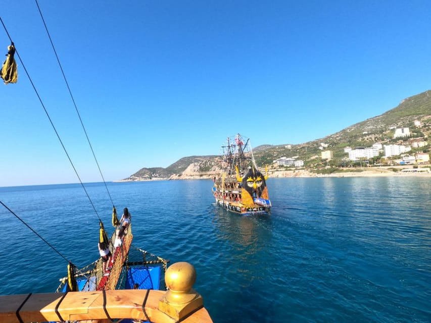 Alanya: Pirates Boat Trip with Lunch and Hotel Pickup - Barbecue lunch on the boat