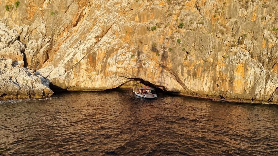Alanya: Relax Boat Trip With Lunch & Swimming - Key points at a glance