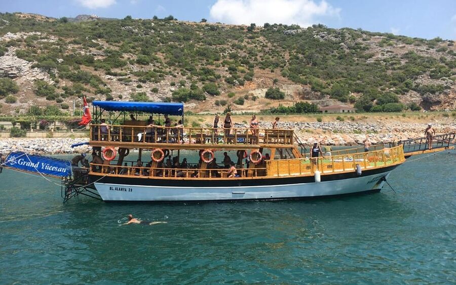 Alanya Relaxing Family Boat Tour Without Foam And Loud Music - Why this boat is quieter than the usual Alanya cruise