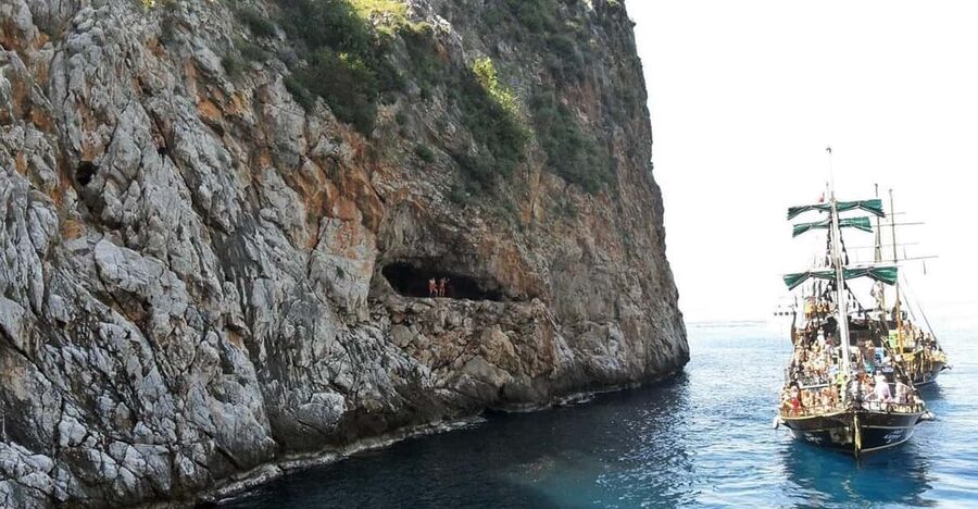 Alanya Relaxing Family Boat Tour Without Foam And Loud Music - Boarding a spacious three-level boat