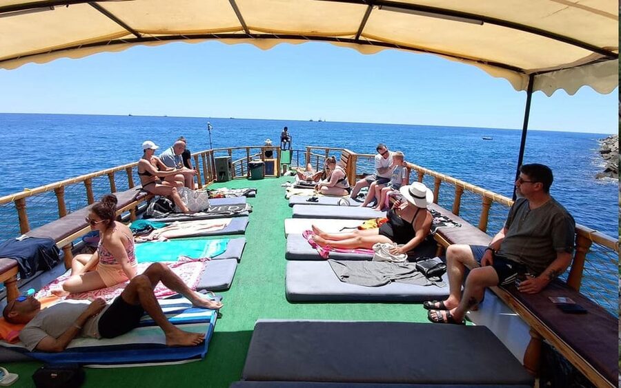 Alanya Relaxing Family Boat Tour Without Foam And Loud Music - Lunch with a view of the Mediterranean