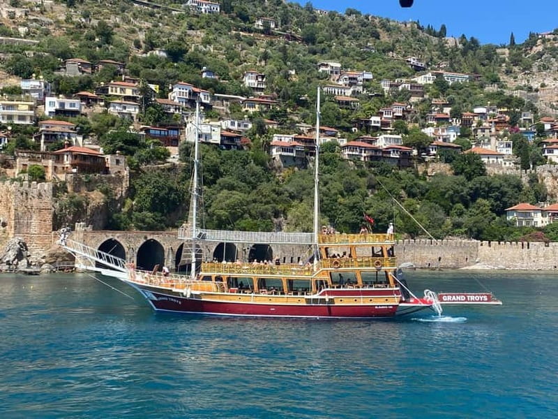 Alanya: Small-Group Boat Tour with Lunch and Soft Drinks - Heading toward open water and watching for dolphins