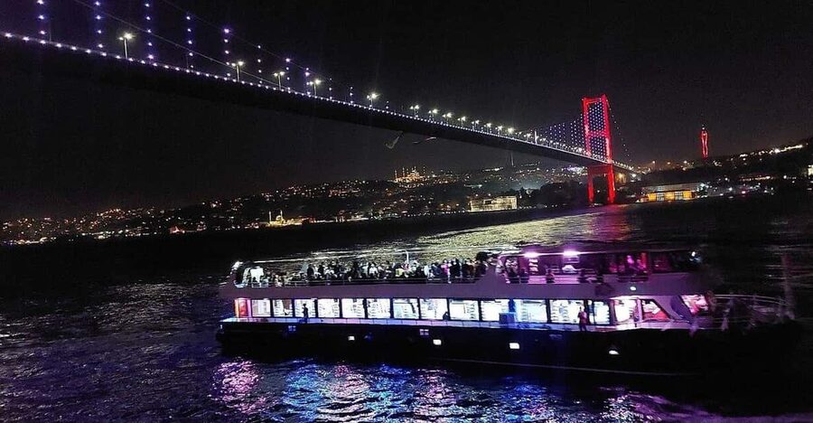 All Inclusive; Istanbul Bosphorus Dinner Cruise w/live shows - What the atmosphere is really like