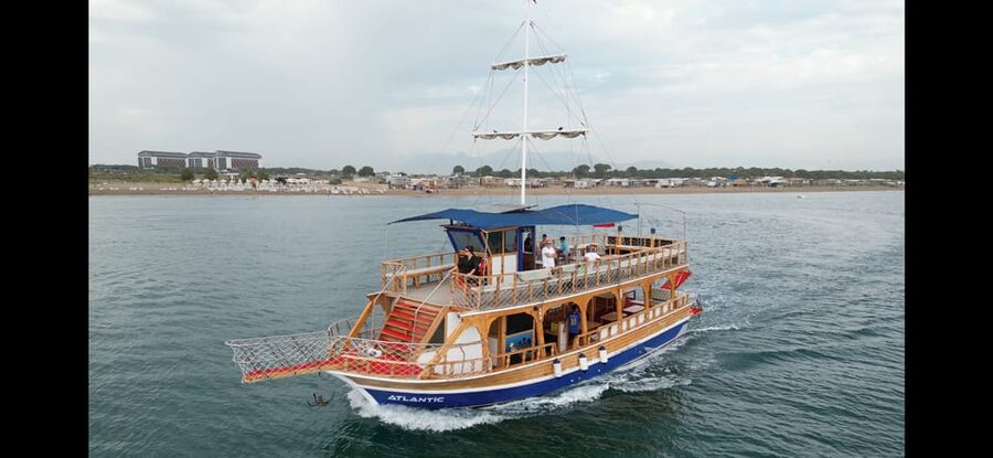 Antalya: Beach & Waterfalls Boat Trip w/ Lunch & Soft Drinks - What the Freedom Deluxe is like on board