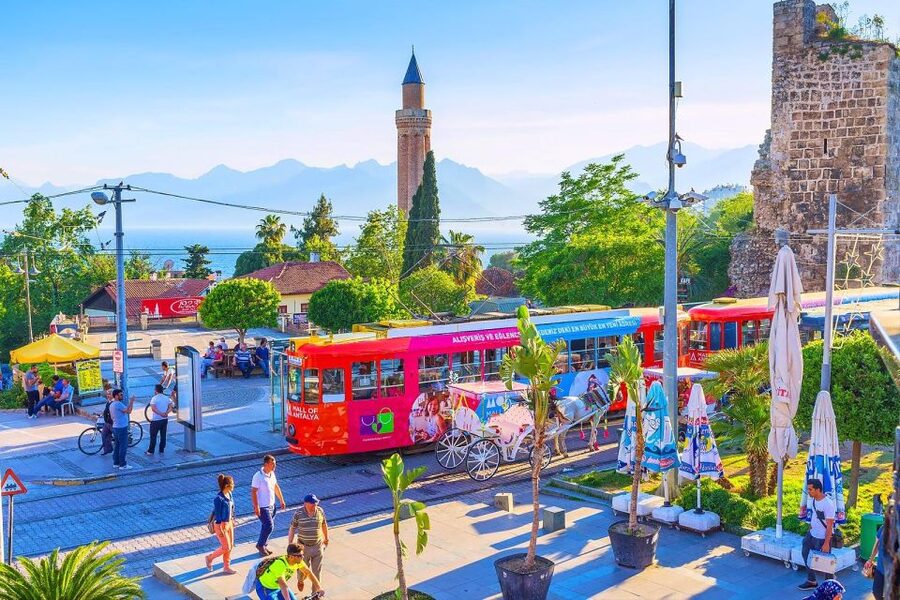 Antalya: Guided Old Town Tour with Boat Trip and Lunch - Seeing Kaleiçi from the old harbor