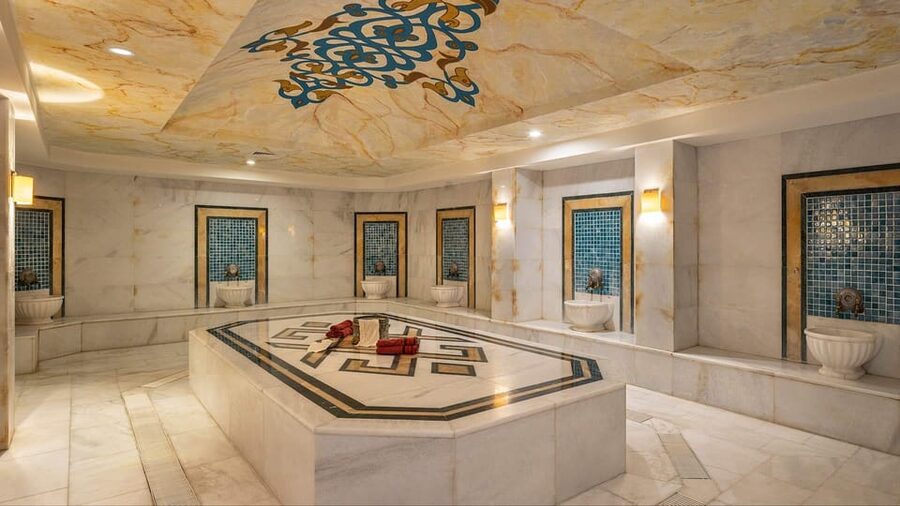 Antalya: Ladies Turkish Bath Hamam - Wellness Spa Center - Changing, lockers and the first heat