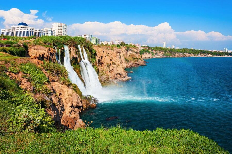 Antalya: Relax Boat Trip with Lunch to the Duden Waterfall - The morning run from Kundu toward Lara