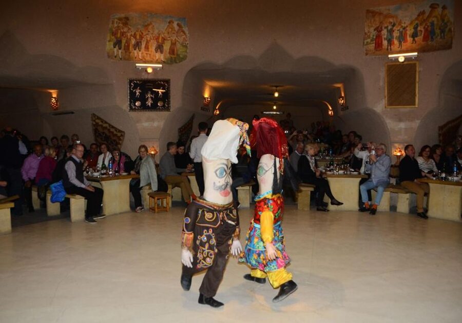 Avanos: Turkish Music and Dance Show with Dinner & Drinks - The belly dancer and the live-music sections