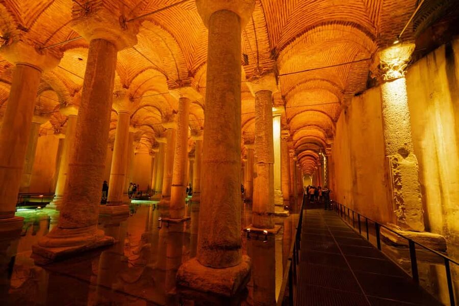 Basilica Cistern Guided Tour & Skip the Line Ticket - Photography in a dark, damp setting