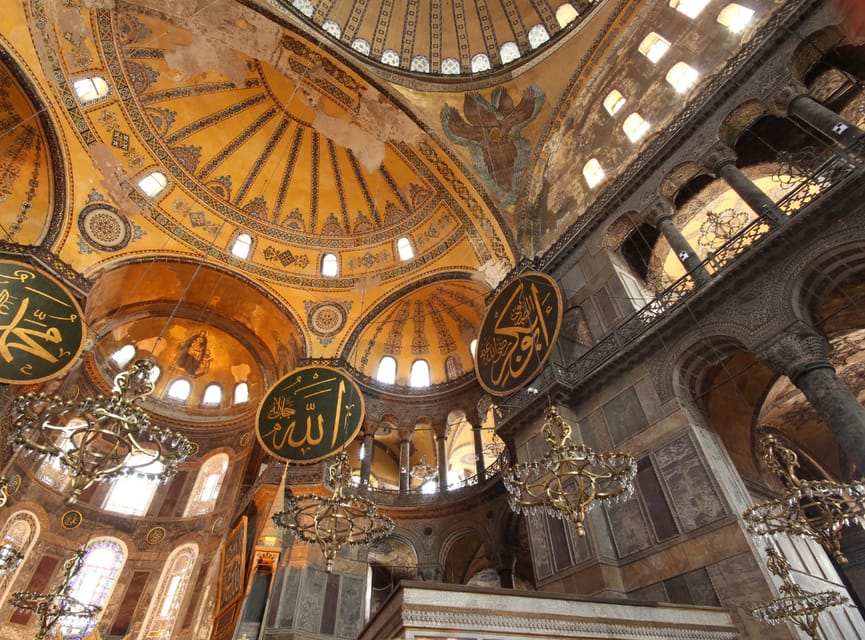 Basilica Cistern &Topkapi Palace &Hagia Sophia Combo Tickets - Meeting the Topkapi Palace host