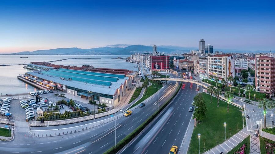 Best of Izmir: Private Walking Tour with a Local - Who should book this Izmir experience
