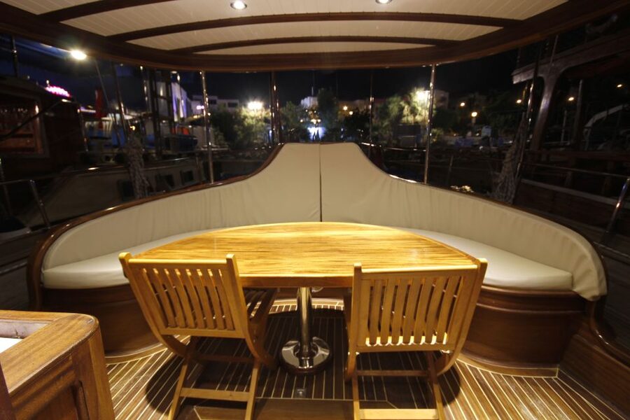 Bodrum: All-day Private Boat Cruise with Lunch - Lunch on the boat, with room for your own drinks
