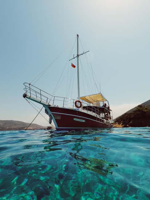 Bodrum: All-day Private Boat Cruise with Lunch - A seven-hour day made for swimming and sun