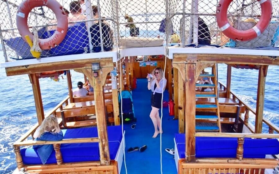 Bodrum Boat Tour with Lunch: Beaches and Islands - Poyraz Bay’s rocky coastline