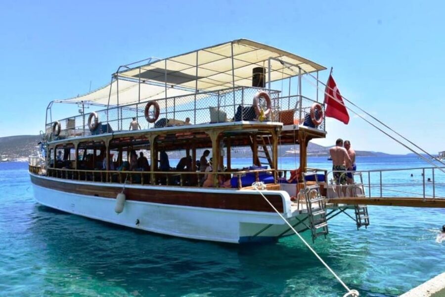 Bodrum Boat Tour with Lunch: Beaches and Islands - Lunch, drinks, and life aboard
