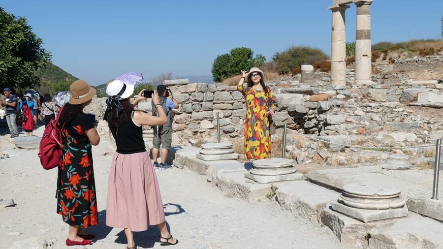 Bodrum: Ephesus, Selcuk, & Virgin Mary House Tour w/ Lunch - Walking into ancient Ephesus
