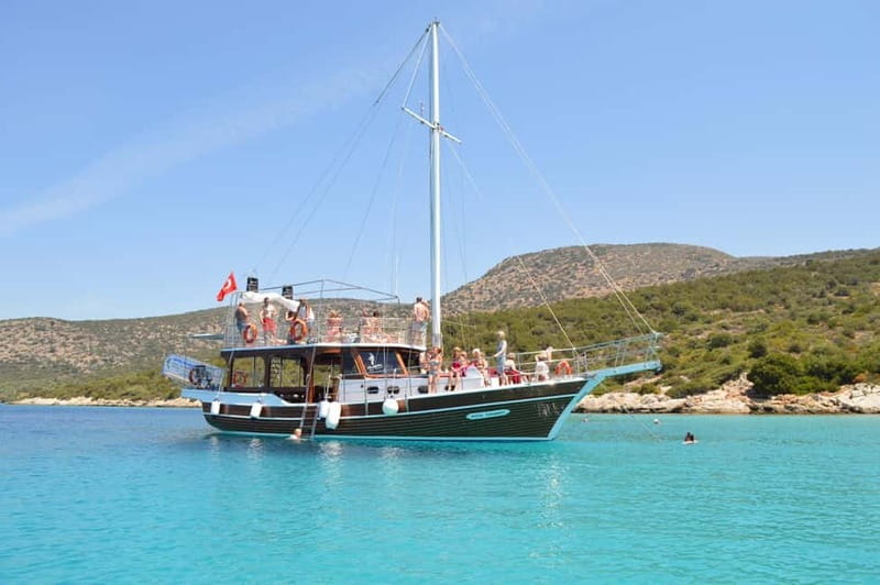Bodrum: Orak or Black Island Boat Tour with Lunch - Black Island Cave and warm spring water