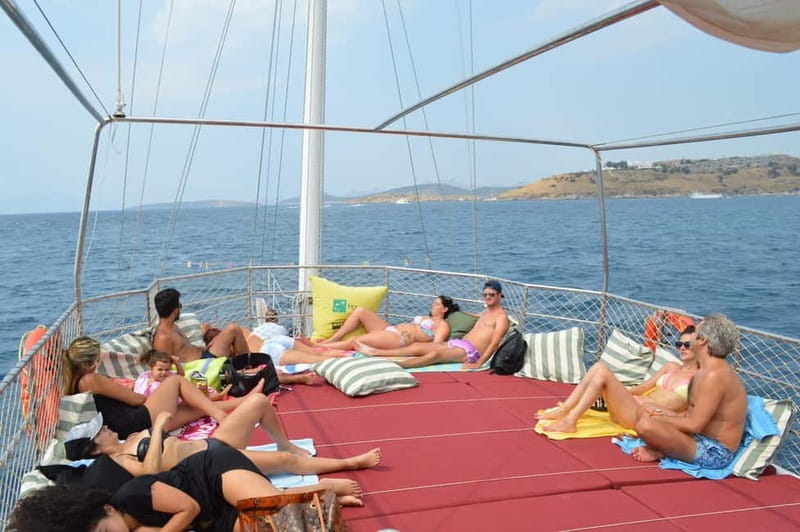 Bodrum: Orak or Black Island Boat Tour with Lunch - Red Bay brings fruit and another swim