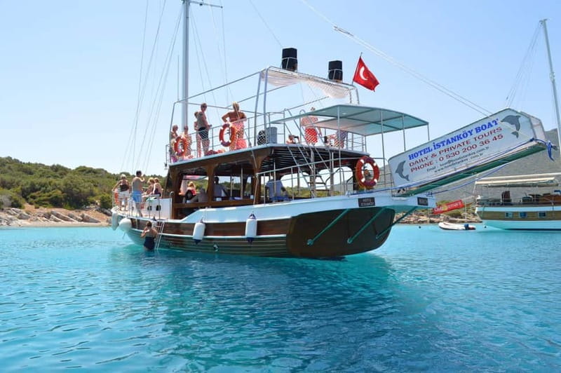 Bodrum: Orak or Black Island Boat Tour with Lunch - Finding the boat beside Bodrum harbor