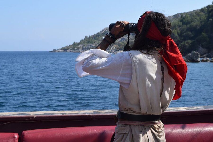 Bodrum: Pirate Boat Cruise with Lunch and Drinks - Poyraz and Aquarium bays for clear water