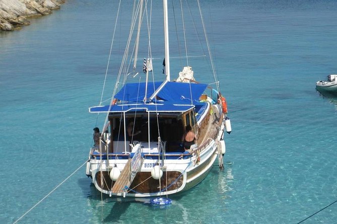 Bodrum: Private Gulet Tour with Lunch - Space for sun, shade, music, and parties