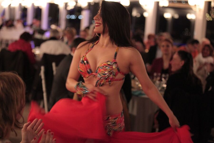 Bosphorus: Dinner Cruise with Live Performances Experience - Going alone or with a group