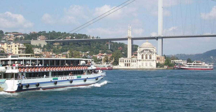 Bosphorus Tour With Lunch - The 10:30 ferry and the European shore