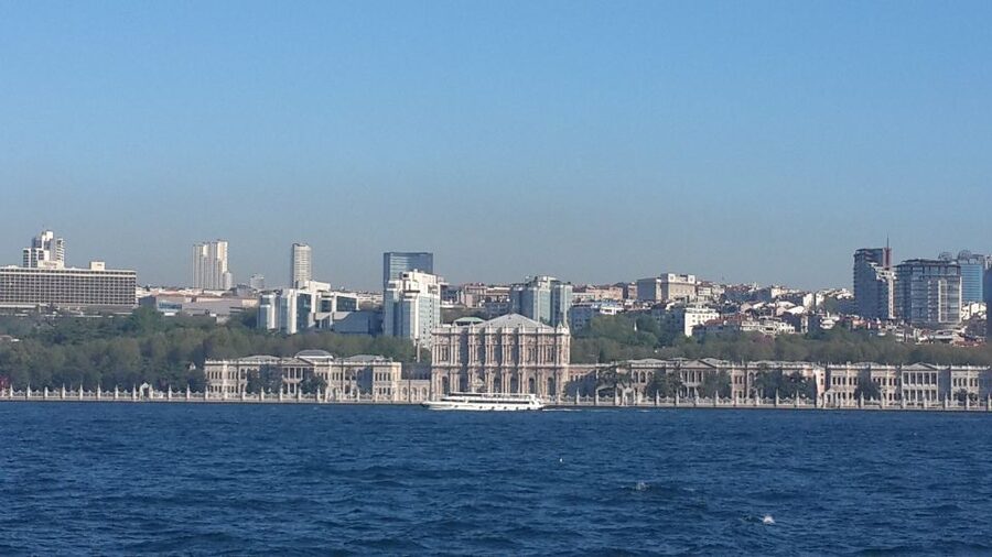 Bosphorus Tour With Lunch - A quick stop at the Spice Bazaar