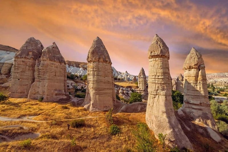 Cappadocia: Guided Red Tour with Lunch and Ticket - Uchisar Castle, Cappadocia’s high lookout