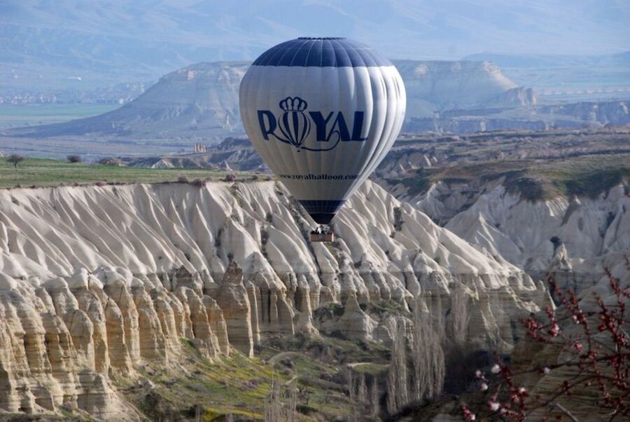 Cappadocia: Royal Queen Hot Air Balloon Tour at Sunrise - Landing, champagne, and the commemorative medal
