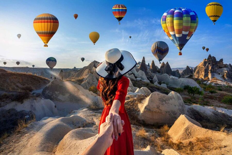 Cappadocia: Sunrise Hot Air Balloon Watching Experience - The Göreme Welcome Sign and the Short Photo Stop