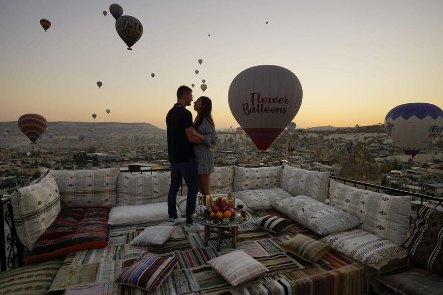 Cappadocia: Terrace Photo Spot With Balloon Flight View - Arriving at Tulip Cave Suites Before the Balloons