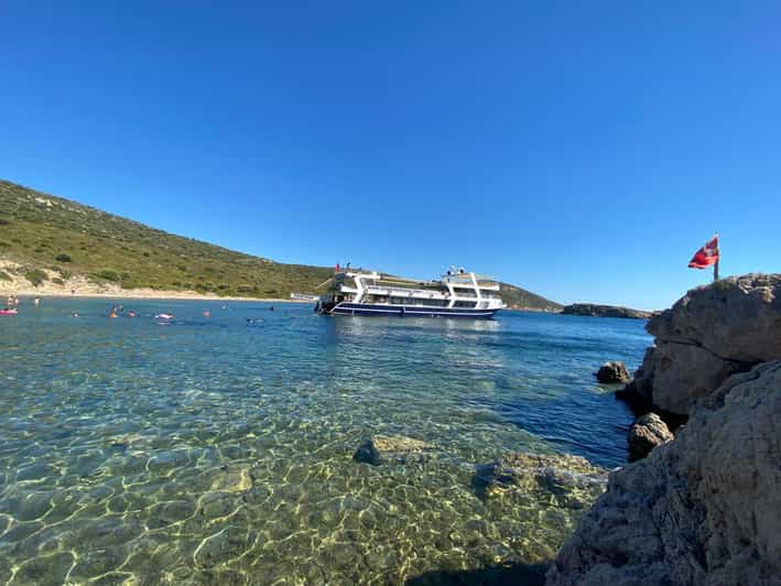 Cesme: Islands and Bays Boat Trip with BBQ Lunch - Who should book this Cesme boat trip?