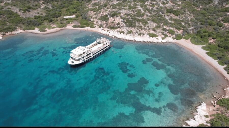 Cesme: Islands and Bays Boat Trip with BBQ Lunch - The first hour: cruising out to Aquarium Bay